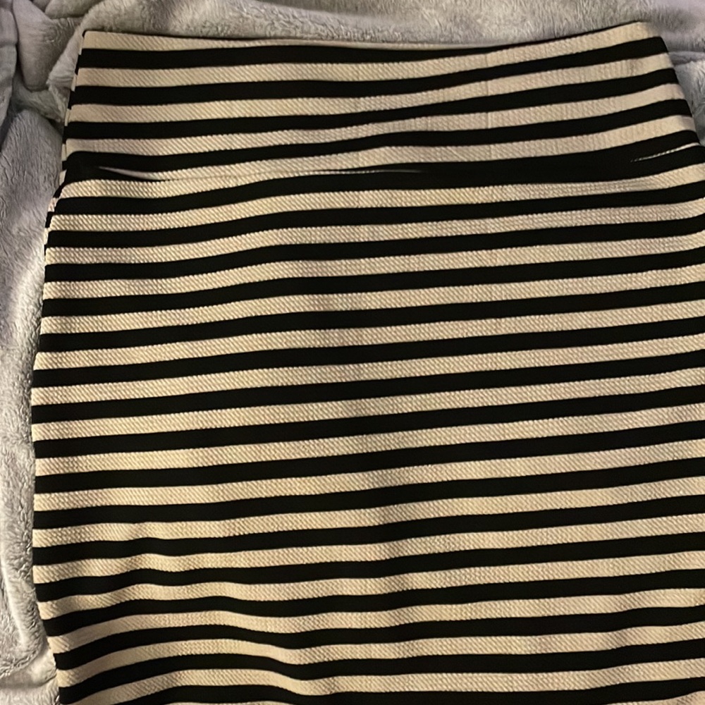 ♥️3/💲20 Deal: Lularoe Cassie Skirt Large Striped